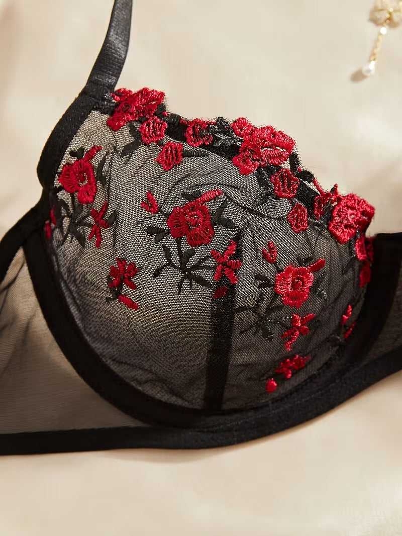 Camila - Conjunto de lencería bordada con malla transparente