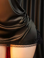 Victoria - Camisón satinado sin tirantes con encaje y escote
